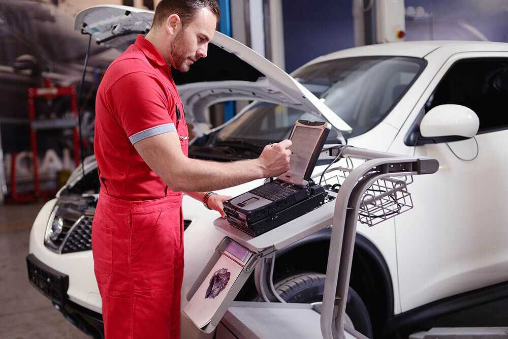 How The Tesla Model X’s Falcon Doors Handle A Tight Parking Space